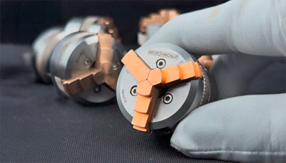 Micromecalp Nano X36 mandrin de micro-serrage pour le rodage et le polissage, en acier inoxydable avec
3 brucelles en laiton, plage de serrage Ø 12,5 mm à Ø 44 mm, M14