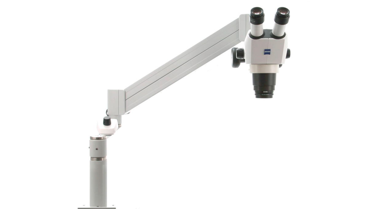 Stéréomicroscope Stemi 305, avec optique 0,5x FWD 185 mm et statif U (bras articulé à ressort) avec tête
inclinable et plaque à visser et Controller K LED
