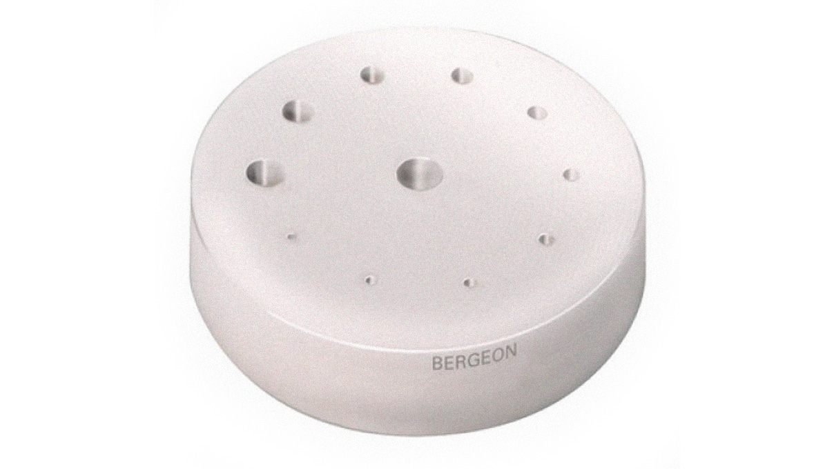 Bergeon 30110-D Plaque avec 11 trous de 0,50 à 2,70 mm pour maintenir et régler des ressorts spiral et des
balanciers, Ø 35 mm, Delrin®