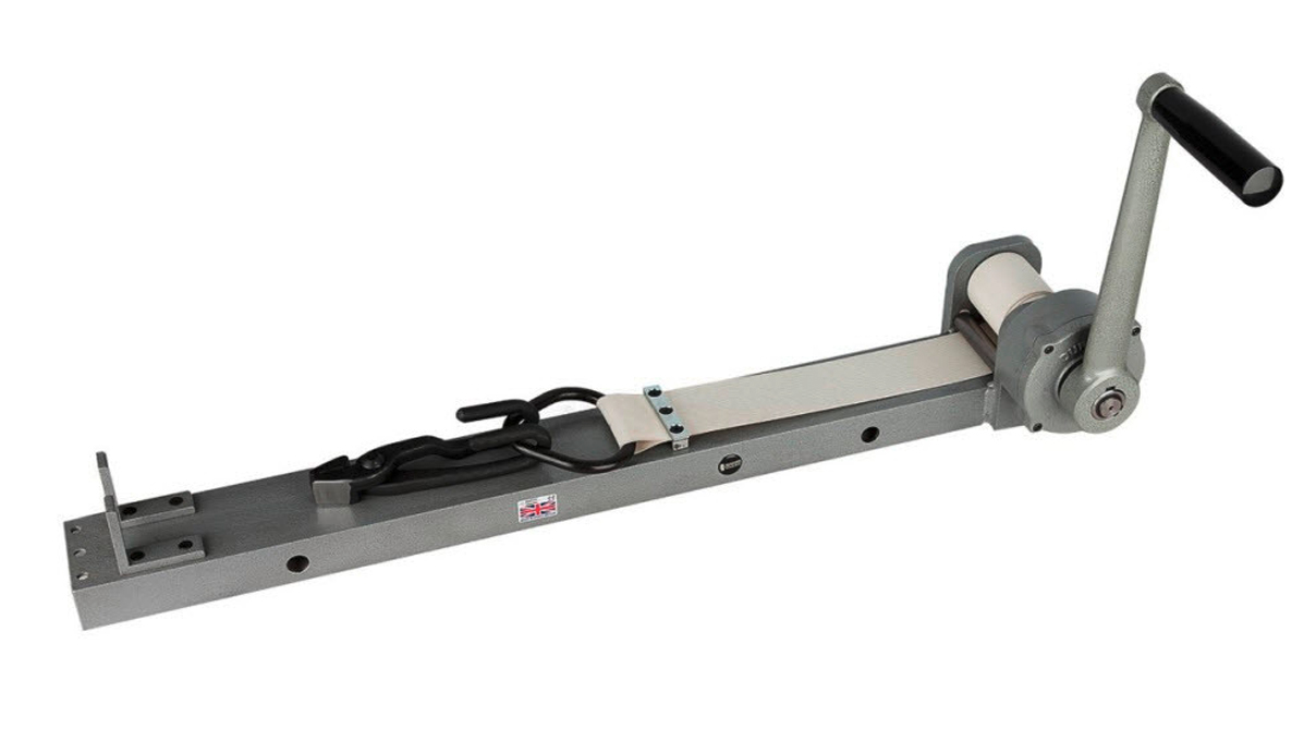 Banc d'étirage avec manivelle et dispositif de rappel pour fixation murale ou montage sur table,
longueur d'étirage 760 mm, longueur de bande 1000 mm, largeur de bande 50 mm