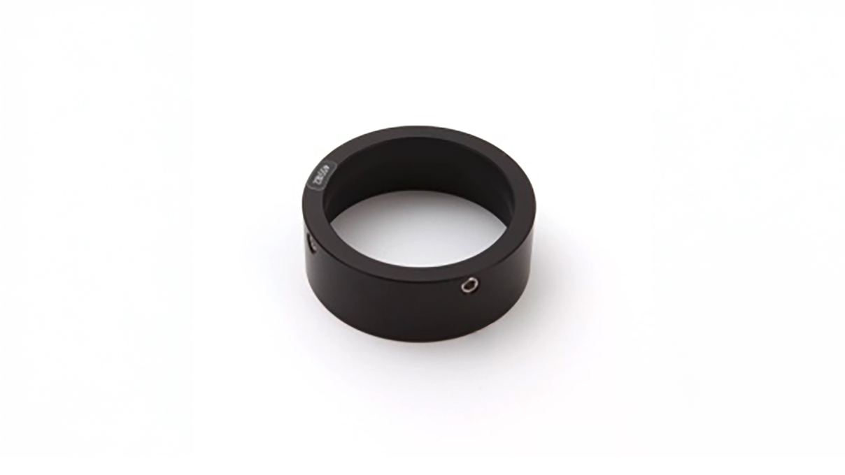 Anneau de maintien Zeiss A53, pour la fixation d'une lampe annulaire d'un diamètre intérieur de 66 mm
sur un Stemi 508
ou une optique frontale Stemi d'un diamètre de 53 mm