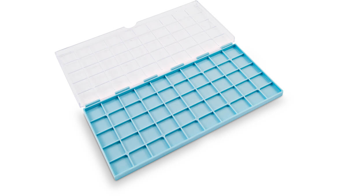 Boîte de rangement à 50 compartiments, chacun 17,5 x 20 x 4,5 mm, bleu, avec couvercle à charnières