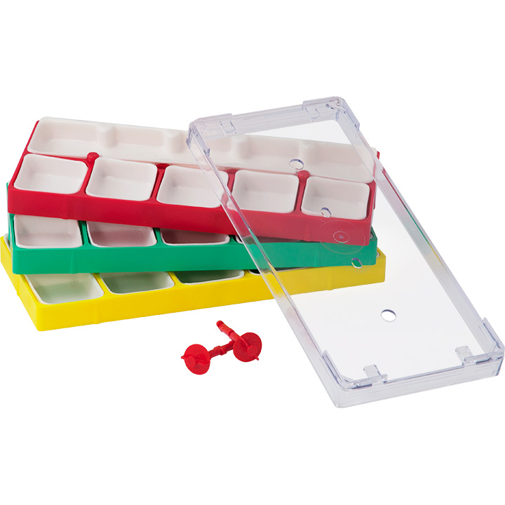 Assortiment de boîtes en matière plastique avec 6 compartiments pour le montage des montres