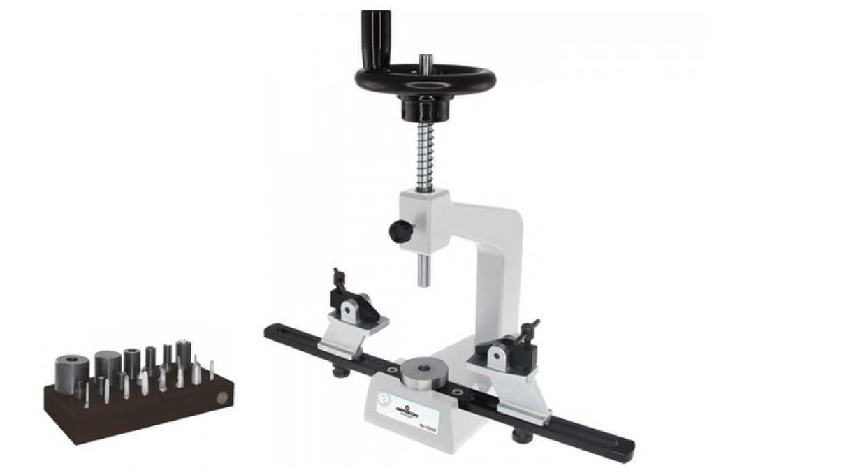 Bergeon 16200-R Potence à chasser les bouchons de pendules et réveils, y compris le jeu d'accessoires
6200-ER