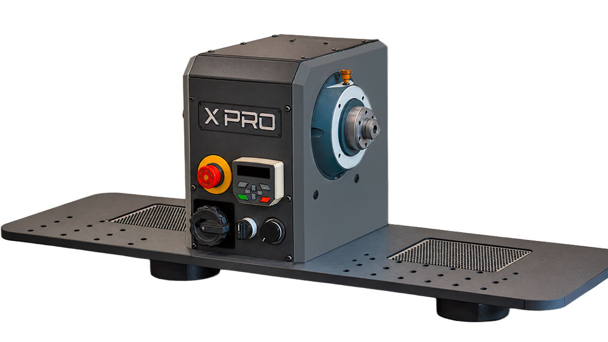 Micromecalp XPro2 Machine de finition à configuration flexible pour la remise en état des montres,
logement bilatéral pour outils d'usinage, 230 V
