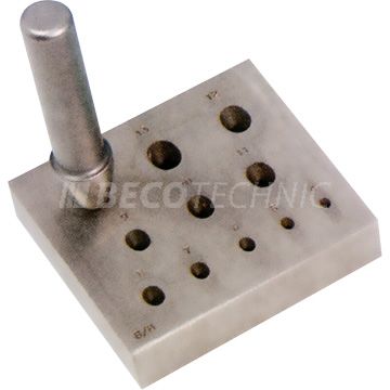 Matrice à refouler avec poinçon, 11 trous, ovale, taille 4 - 14 mm