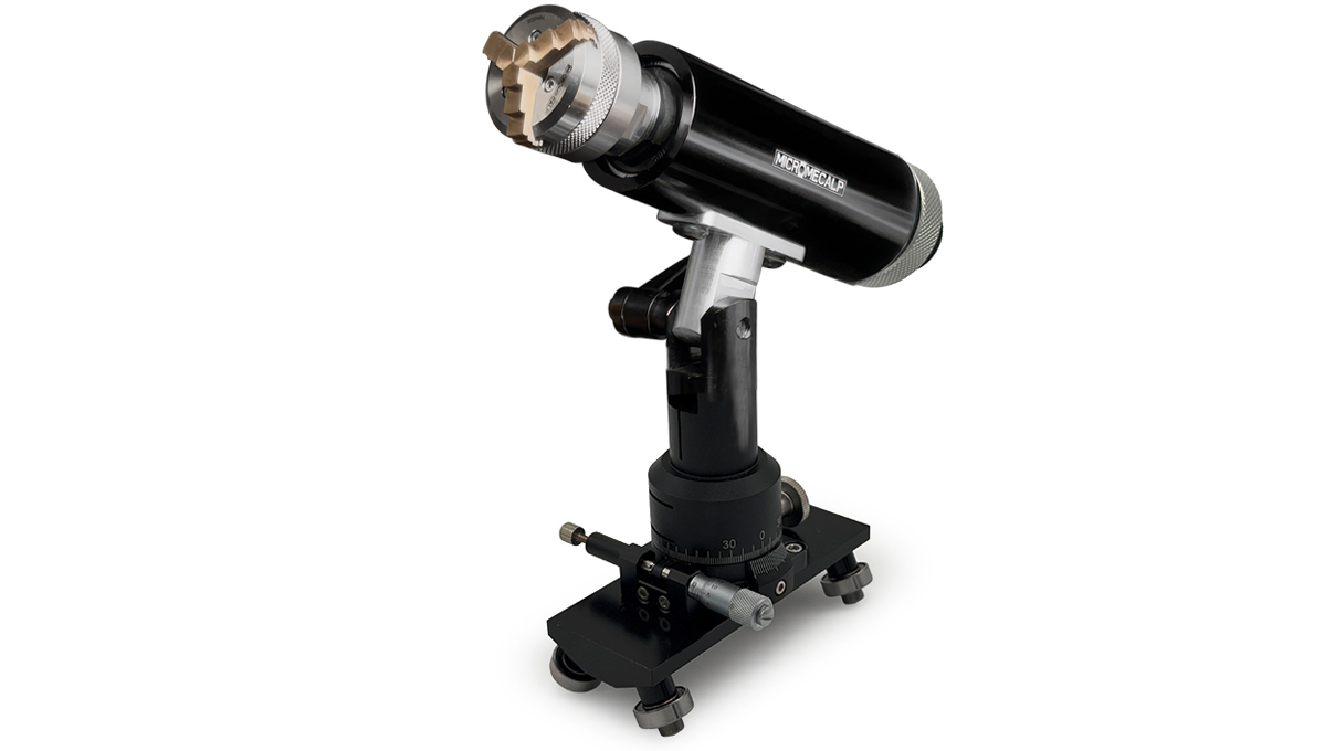 Micromecalp Chariot de lapidage avec réglage micrométrique et trois mandrins à pinces standards (Ø 40 mm,
réglables individuellement), incl. Nano X36 avec mors en laiton variables, filetage M14