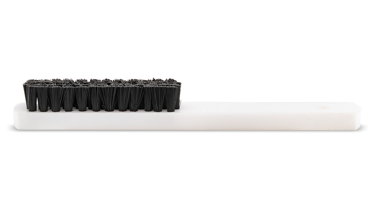 Brosse à récurer, 4 rangées, poils en nylon noir, manche en plastique blanc, longueur 190 mm