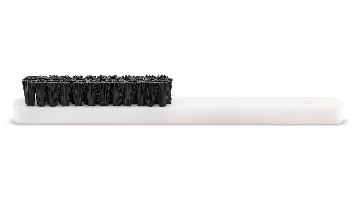 Brosse à main, 4 rangées, poils en nylon noir, manche en plastique blanc, longueur 190 mm