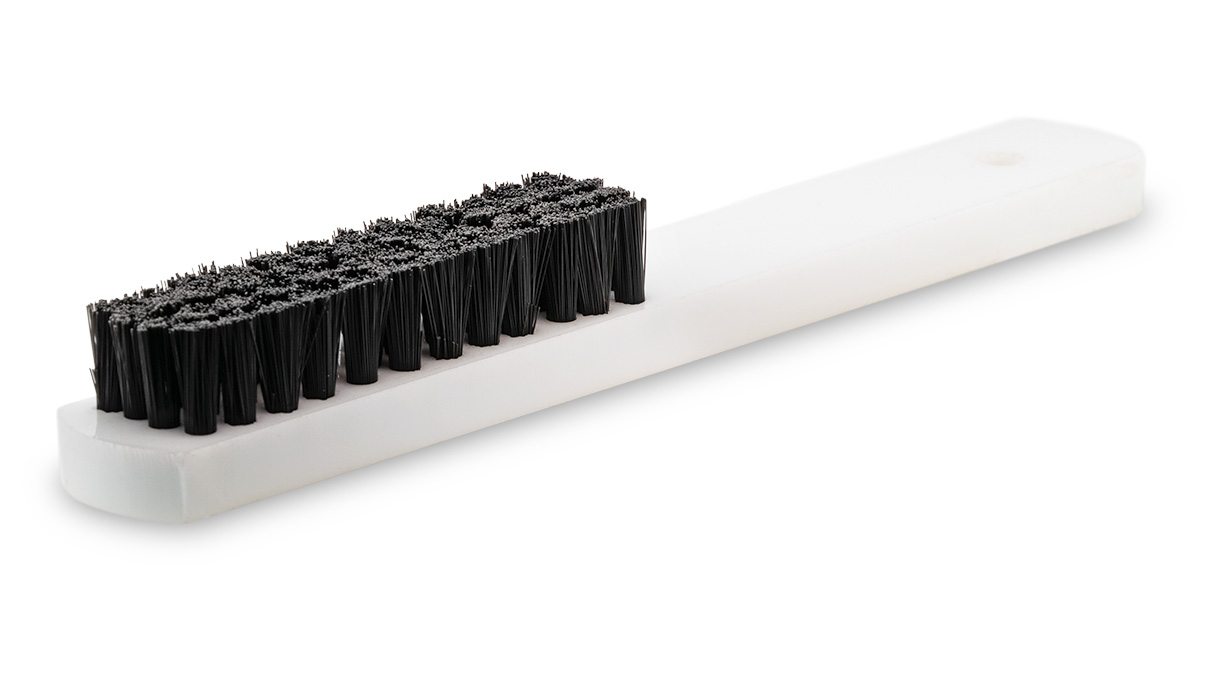 Brosse à récurer, 4 rangées, poils en nylon noir, manche en plastique blanc, longueur 190 mm