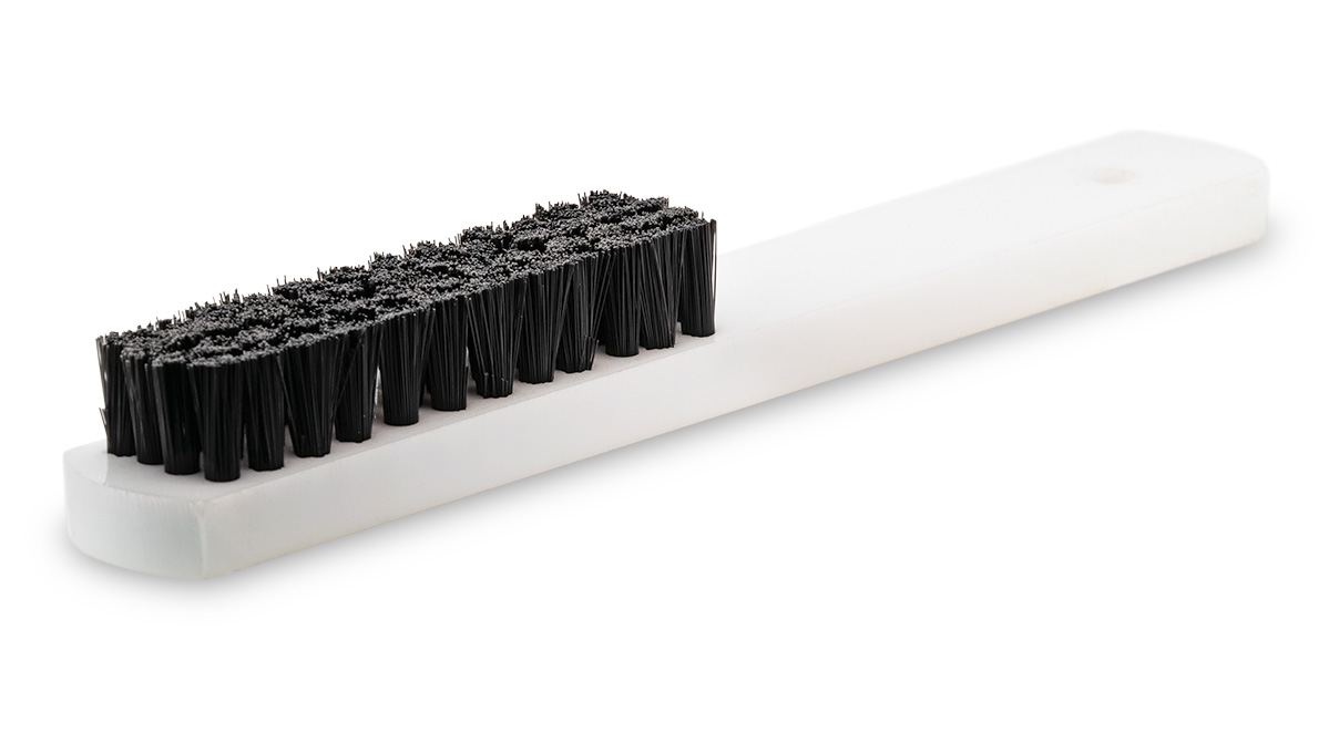 Brosse à main, 4 rangées, poils en nylon noir, manche en plastique blanc, longueur 190 mm