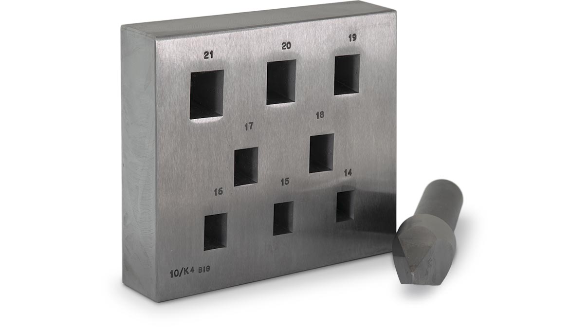 Matrice à refouler avec poinçon, 8 trous, rectangulaire, taille 14 - 21 mm