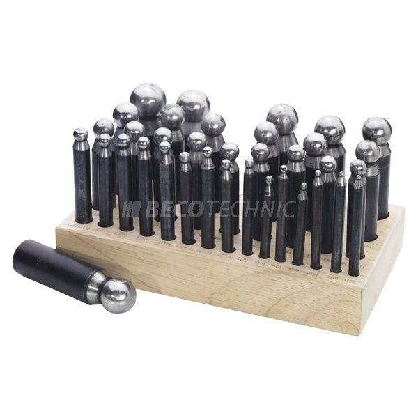 Assortiment de 36 bouterolles 3,5-25,0 mm sur socle en bois