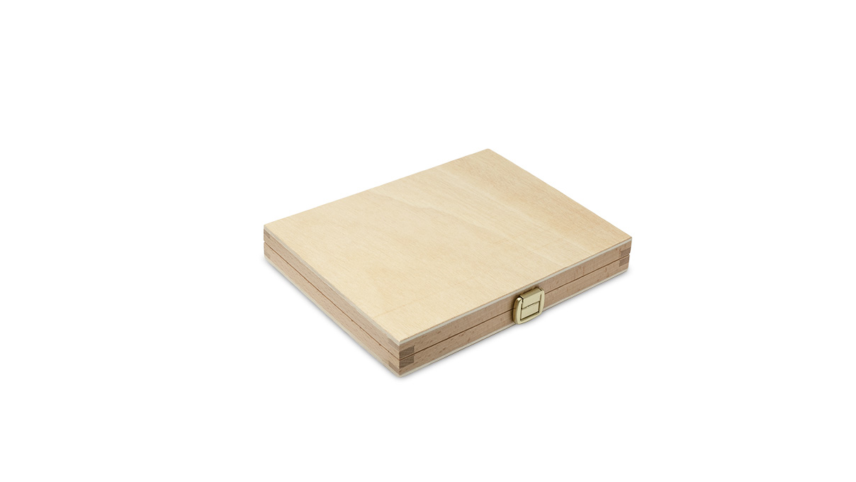 Jeu de filières et tarauds pour horloges dans un coffret en bois comprenant : 8 jeux de 3 tarauds à main 8
filières HSS Ø 16 mm 1 clé à vis N. 1 1 porte-filière 16 x 5 mm