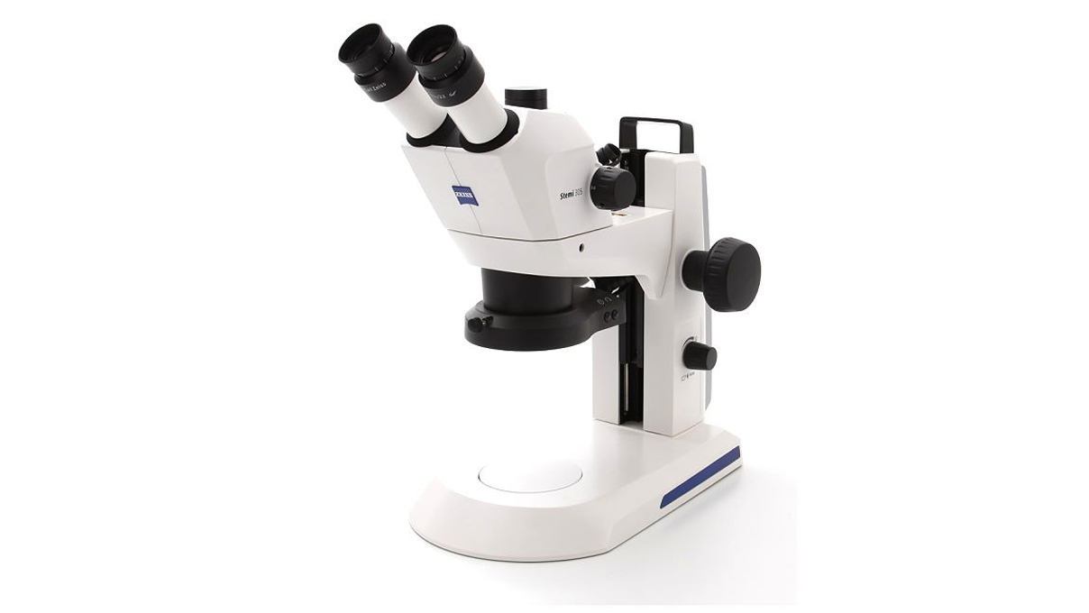 Stéréomicroscope Stemi 305 trino, grossissement 8x à 40x, sortie caméra C-mount, statif compact K
MAT, éclairage proche-vertical intégré et éclairage annulaire segmentable K LED