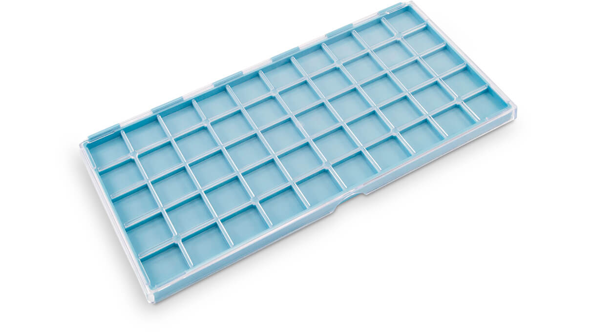Boîte de rangement à 50 compartiments, chacun 17,5 x 20 x 4,5 mm, bleu, avec couvercle à charnières