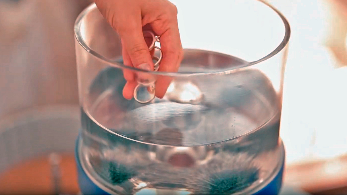 Eco-Maxi 3-in1: Polisseuse centrifuge à disque, avec récipients interchangeables pour le polissage à sec, humide
et magnétique, kits de médias (sec et humide) et tamis manuels (perforation 4 mm et 14 mm)