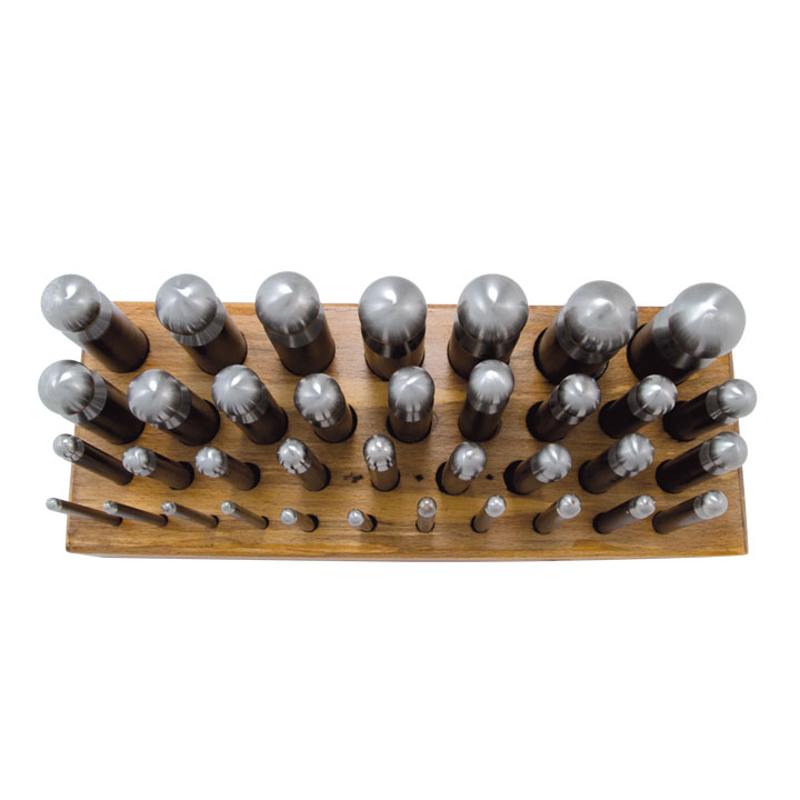 Assortiment de 36 bouterolles 3,5-25,0 mm sur socle en bois