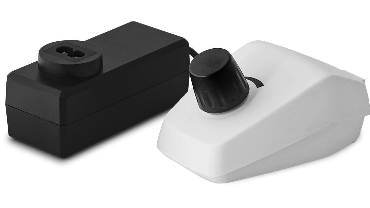 Contrôleur C LED pour l'allumage, l'extinction et la variation de l'intensité lumineuse (si aucun support
n'est utilisé), avec plaque magnétique et adaptateur électrique