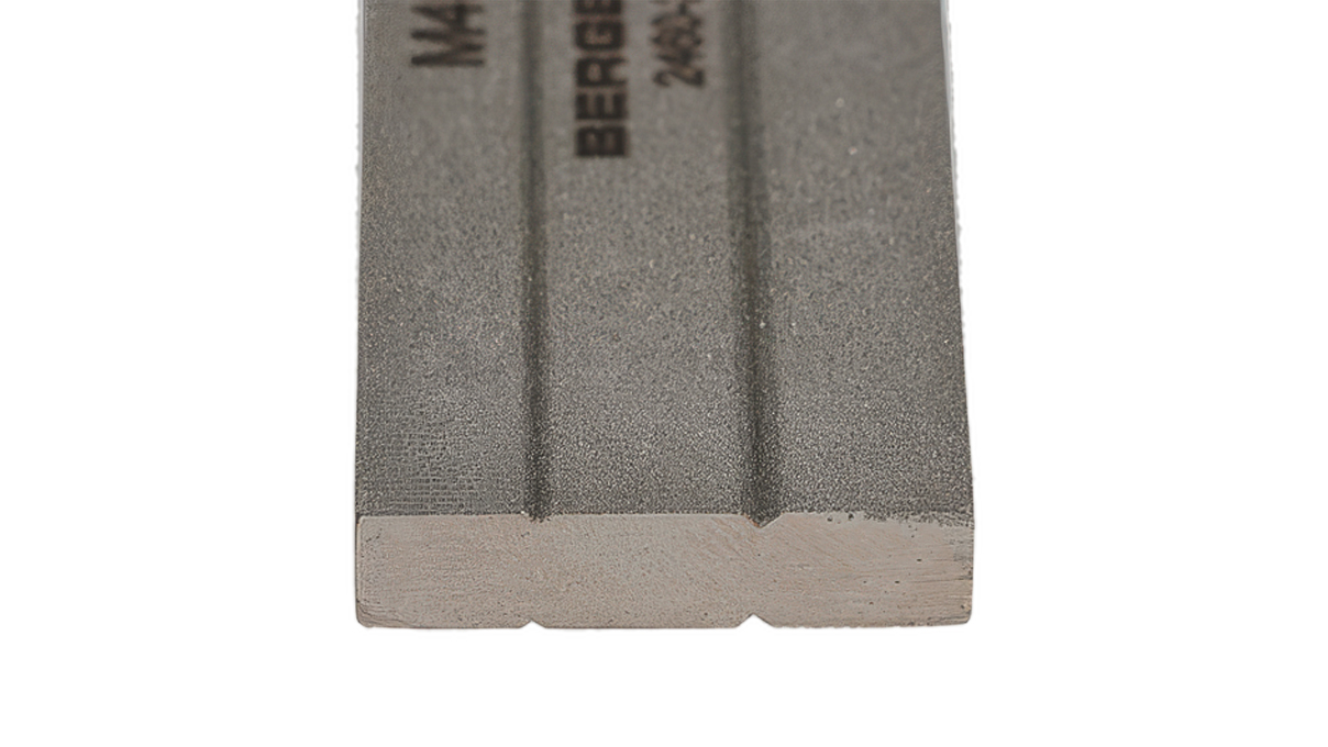 Bergeon 2460-2 Plaque d'affûtage pour pointes de brucelles, 6 x 75 x 25 mm, avec 2 rainures (1 mm / 2
mm)