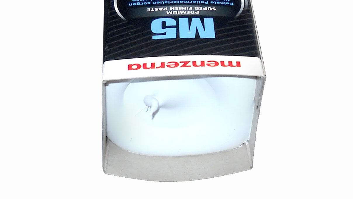 Menzerna M5 Pâte de super finition premium pour métaux précieux, acier inoxydable et vernis, blanche,
1,3 kg